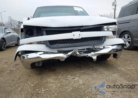 2000 Chevrolet Silverado 1500 Ls z USA, uszkodzony, nr VIN 1GCEC14T2YZ113267